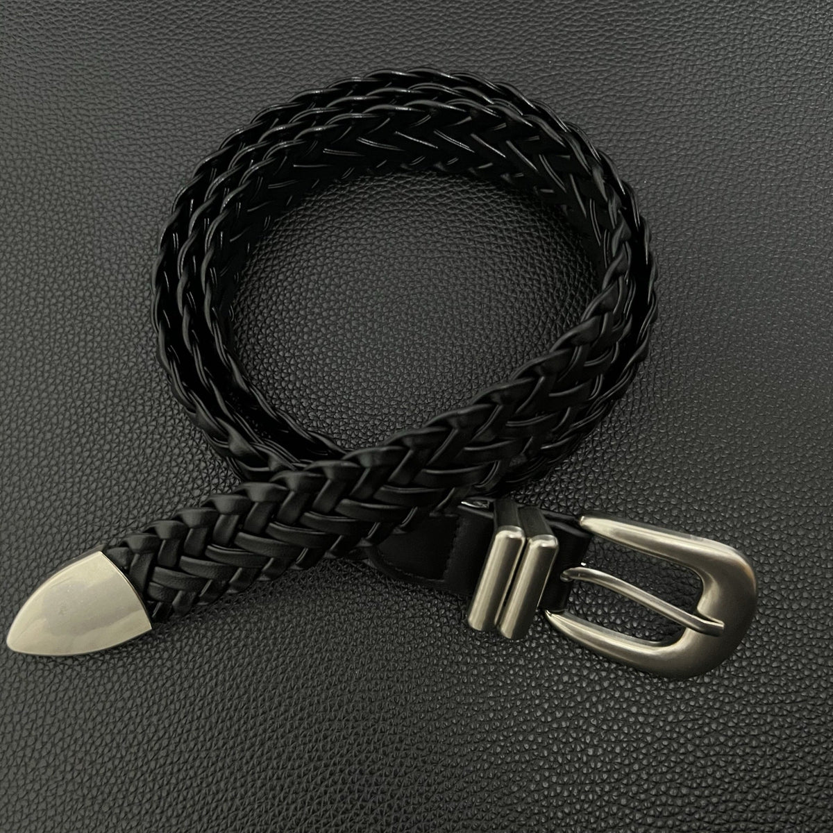 American vintage-style leather belt retro old matte hand-woven belt free punching men's and women's simple and versatile black belt