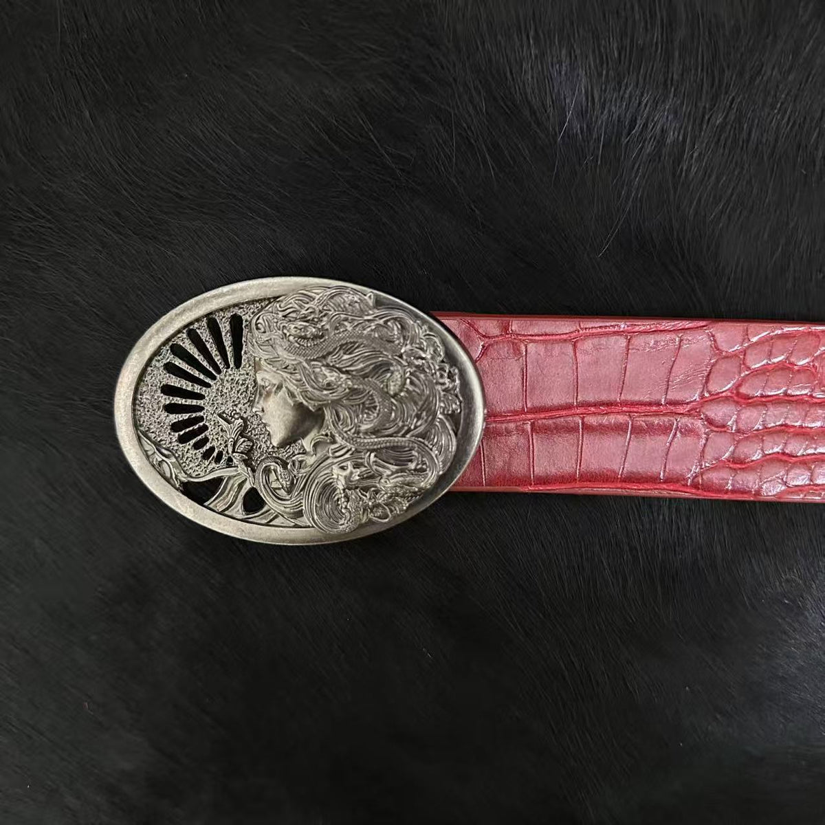 American vintage-style leather belt anti-encirclement and suppression Medusa three-dimensional relief metal buckle head belt American retro trend belt