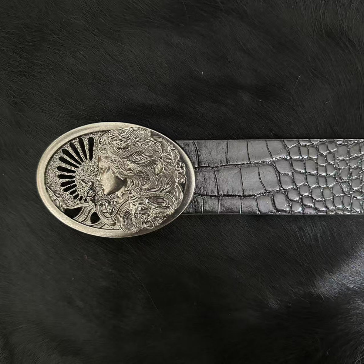 American vintage-style leather belt anti-encirclement and suppression Medusa three-dimensional relief metal buckle head belt American retro trend belt