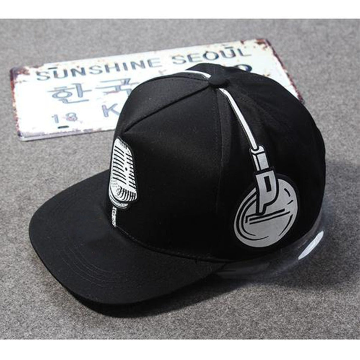 Trendy flat brimmed snapback hatsheadphone microphone shade