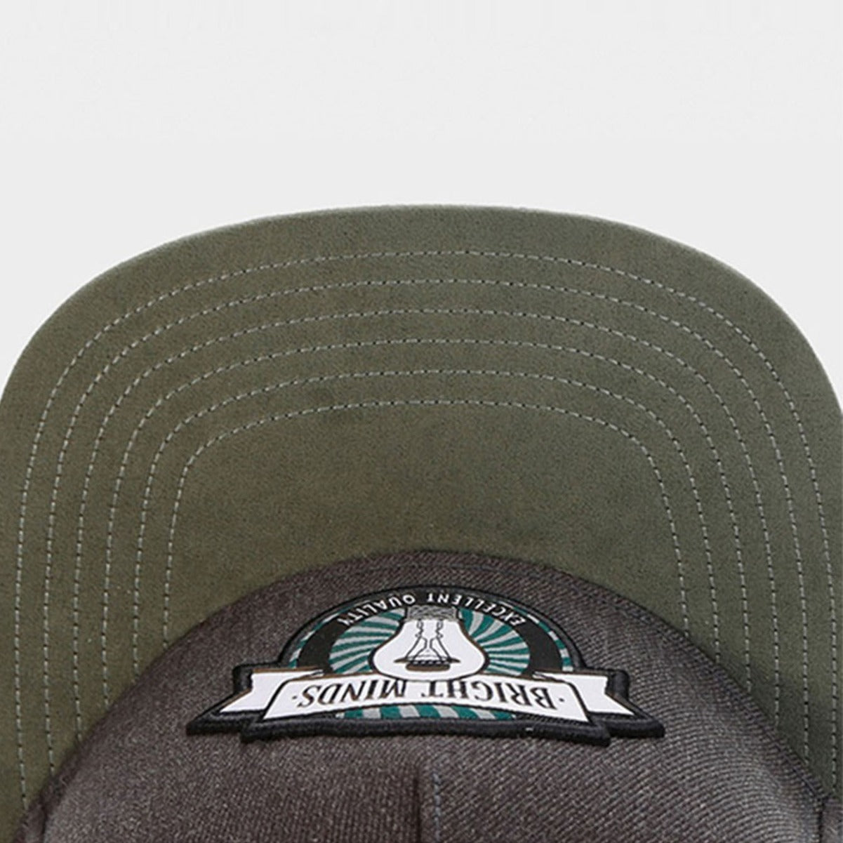 Trendy flat brimmed snapback hatsadjustable breathable sun protection
