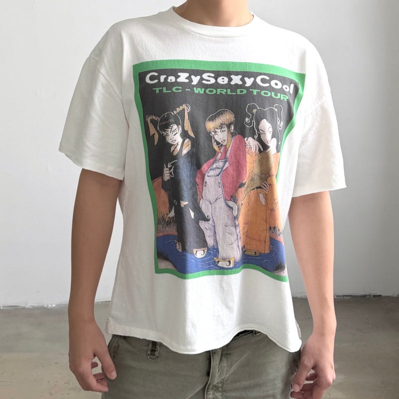 Unisex Vintage T Shirts Vintage-style line: A limited-edition, boxy, wide-neck streetwear T-shirt commemorating the 1994 "CrazySexyCool" world tour by the legendary American R&B girl group TLC; features a "grunge-punk" aesthetic.